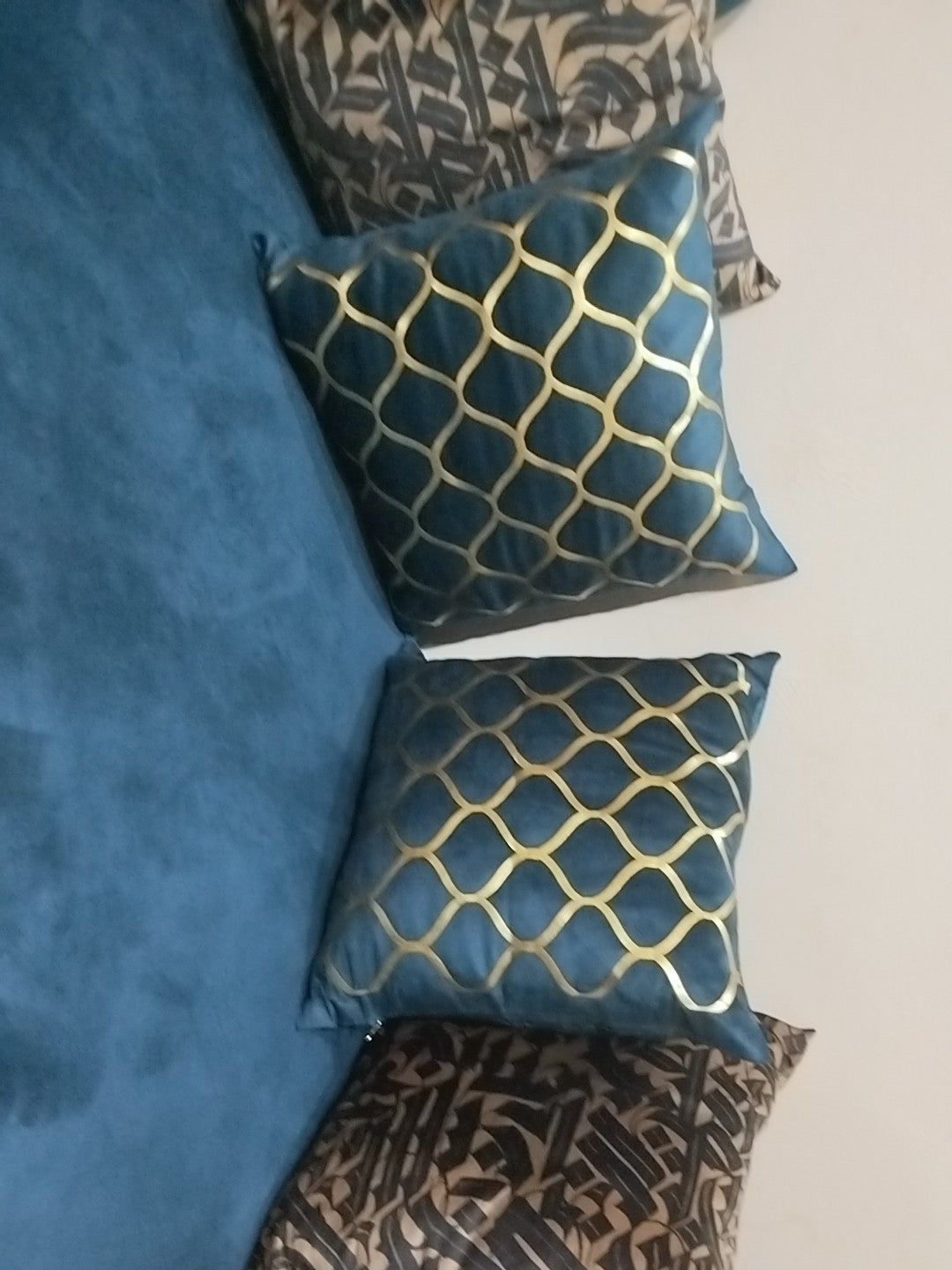 Cushion Cover Velvet Fabric Design Laser Cut 16/16